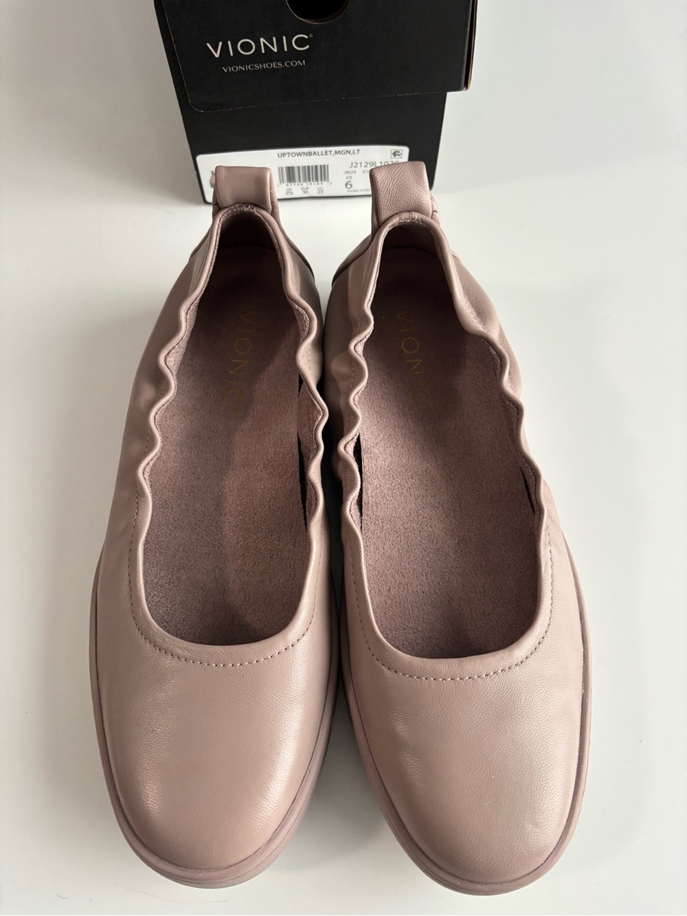 NWT Vionic Uptown Ballet in Magnolia 6M